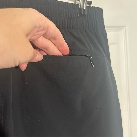 LL Bean Women’s Size 8 Stretch Shorts Black UPF 50+ Outdoor Athletic - Picture 7 of 12